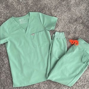 Jade green figs scrubs xs set